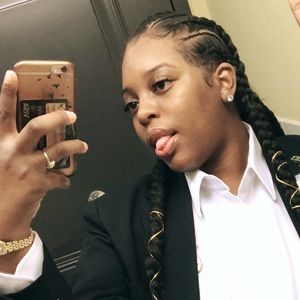 Meet your Posher, Dameka